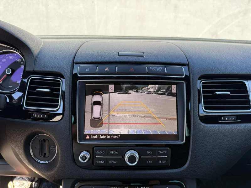 VW Touareg 3.0 TDI V6, снимка 14 - Автомобили и джипове - 51510097