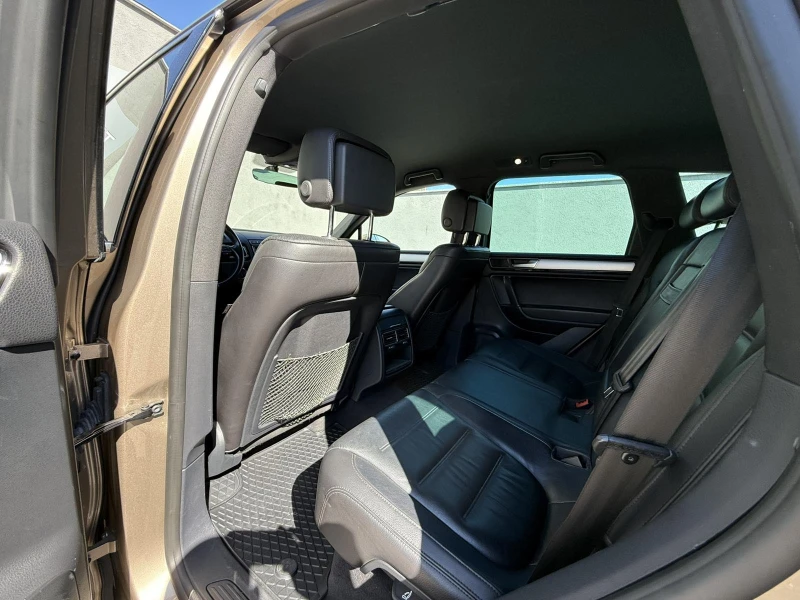 VW Touareg 3.0 TDI V6, снимка 17 - Автомобили и джипове - 51510097