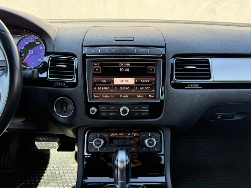 VW Touareg 3.0 TDI V6, снимка 16 - Автомобили и джипове - 51510097