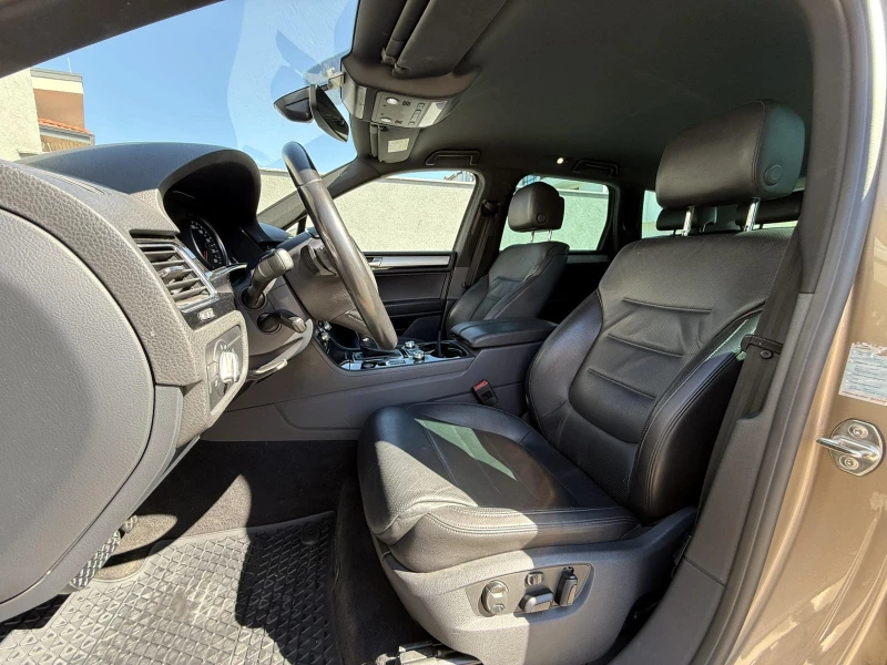 VW Touareg 3.0 TDI V6, снимка 9 - Автомобили и джипове - 51510097