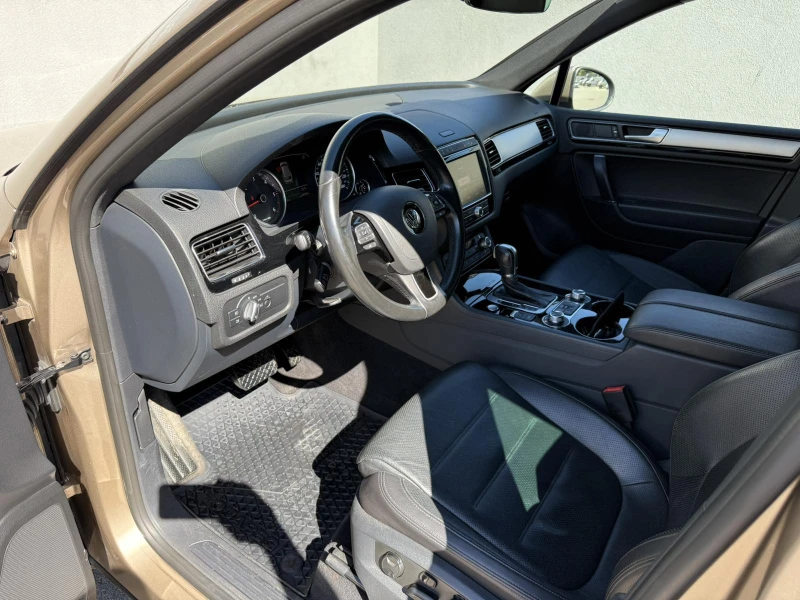 VW Touareg 3.0 TDI V6, снимка 10 - Автомобили и джипове - 51510097