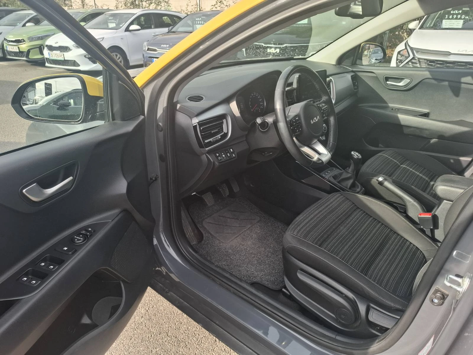 Kia Stonic 1.0 EX Турбо Гаранция - изображение 9