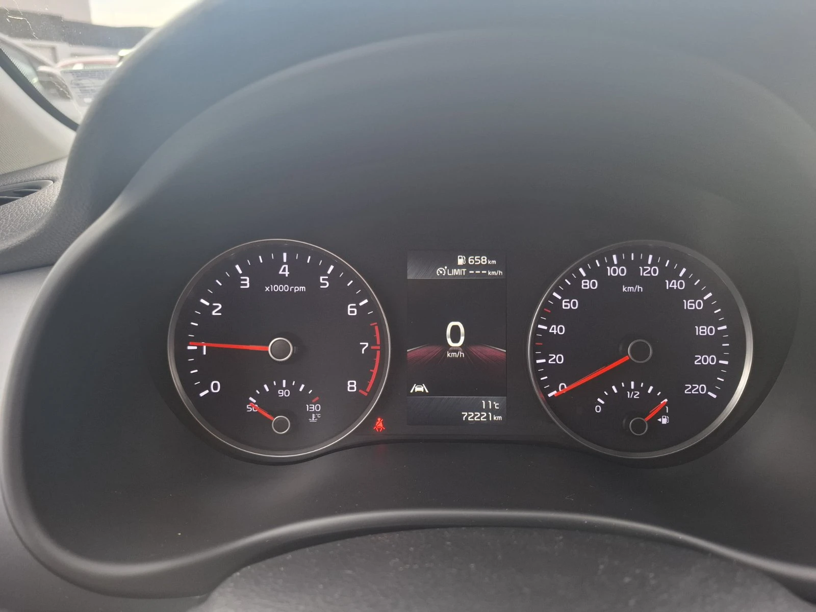Kia Stonic 1.0 EX Турбо Гаранция - изображение 10