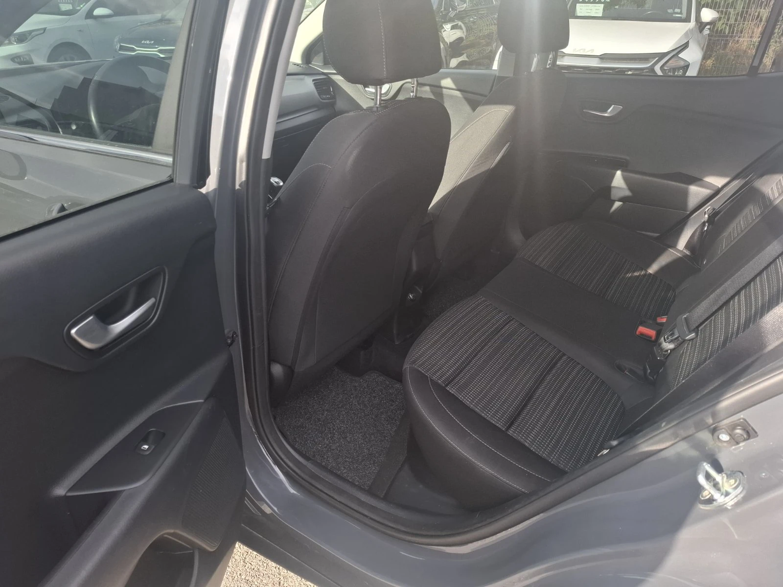 Kia Stonic 1.0 EX Турбо Гаранция - изображение 7
