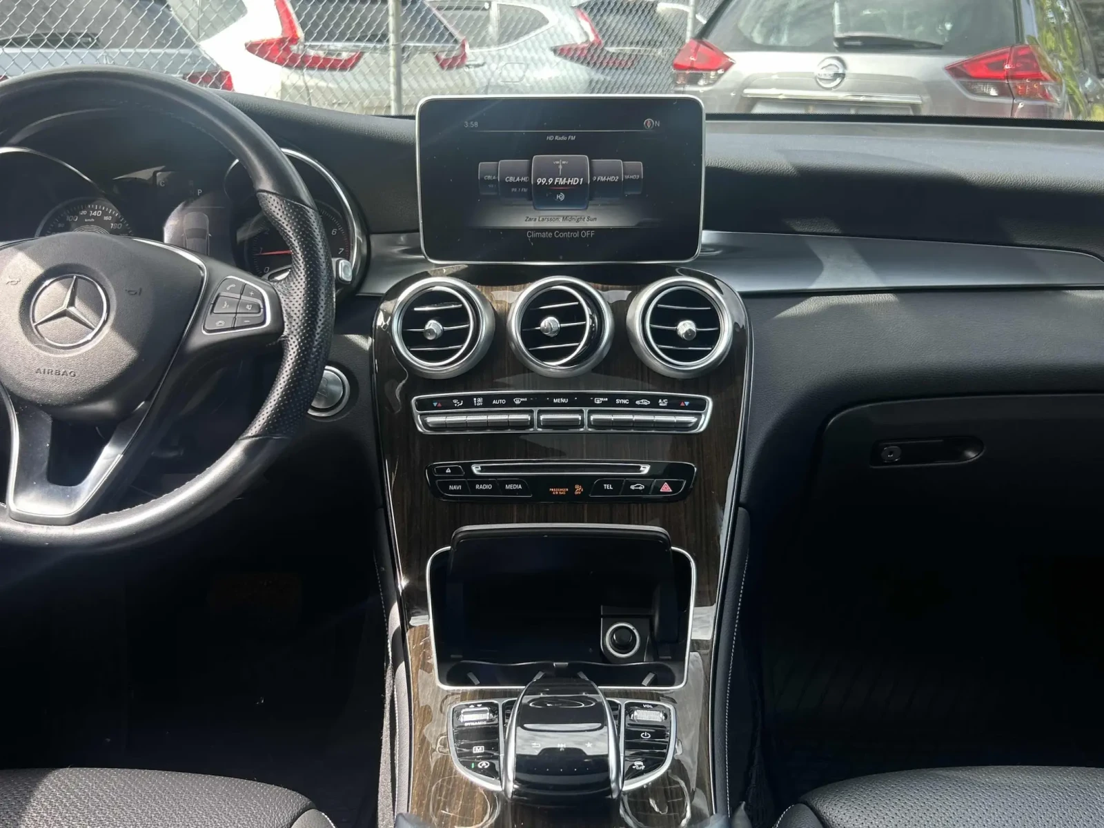 Mercedes-Benz GLC 300 CARFAX * АВТО КРЕДИТ * ПРОГНОЗНА ЦЕНА ДО БГ * , снимка 15 - Автомобили и джипове - 54684281