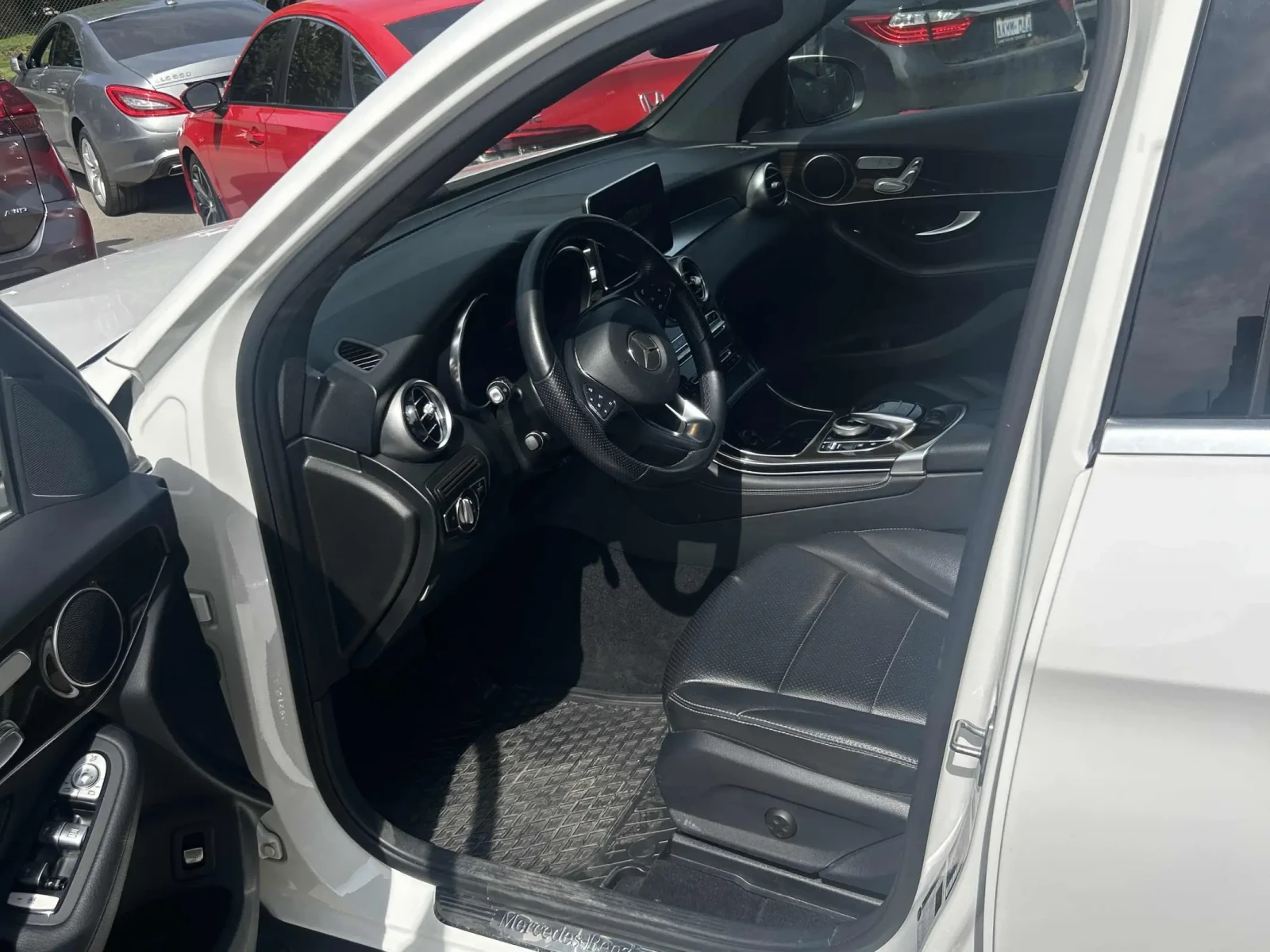 Mercedes-Benz GLC 300 CARFAX * АВТО КРЕДИТ * ПРОГНОЗНА ЦЕНА ДО БГ * , снимка 11 - Автомобили и джипове - 54684281