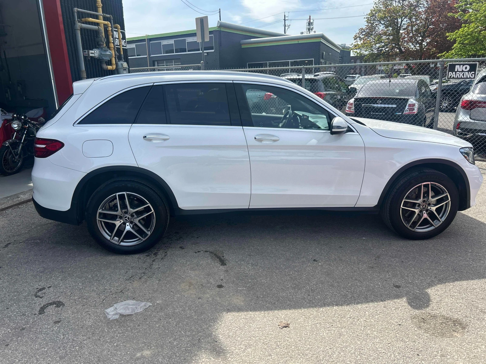 Mercedes-Benz GLC 300 CARFAX * АВТО КРЕДИТ * ПРОГНОЗНА ЦЕНА ДО БГ * , снимка 5 - Автомобили и джипове - 54684281