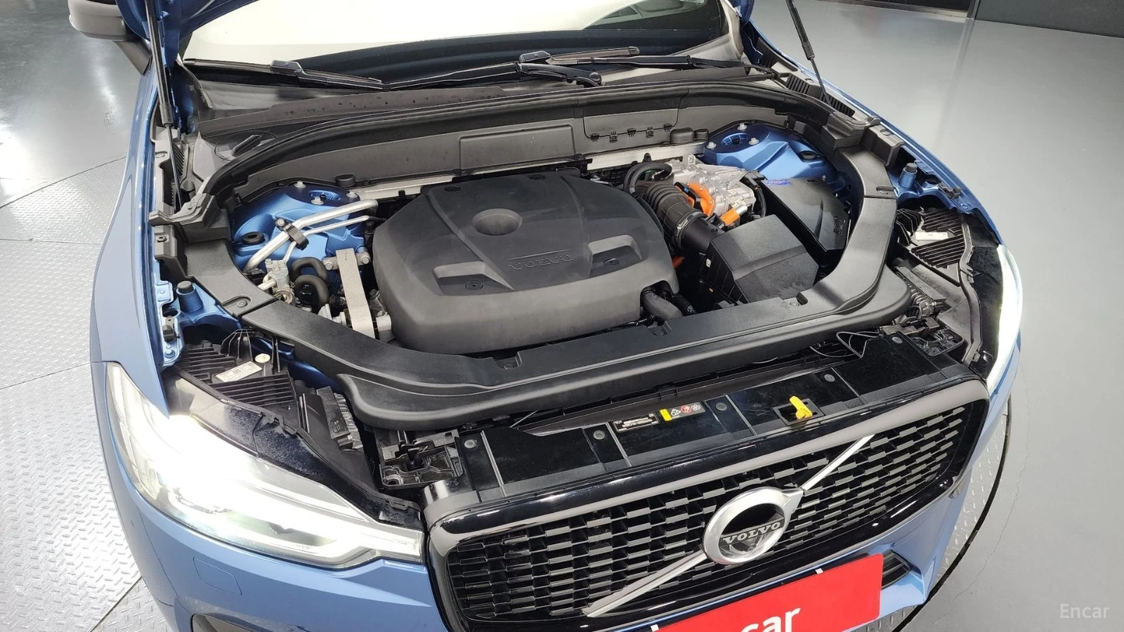 Volvo XC60 T8* R-Design* 360* HUD* HARMAN KARDON* PANO* ПОДГР, снимка 6 - Автомобили и джипове - 55529909