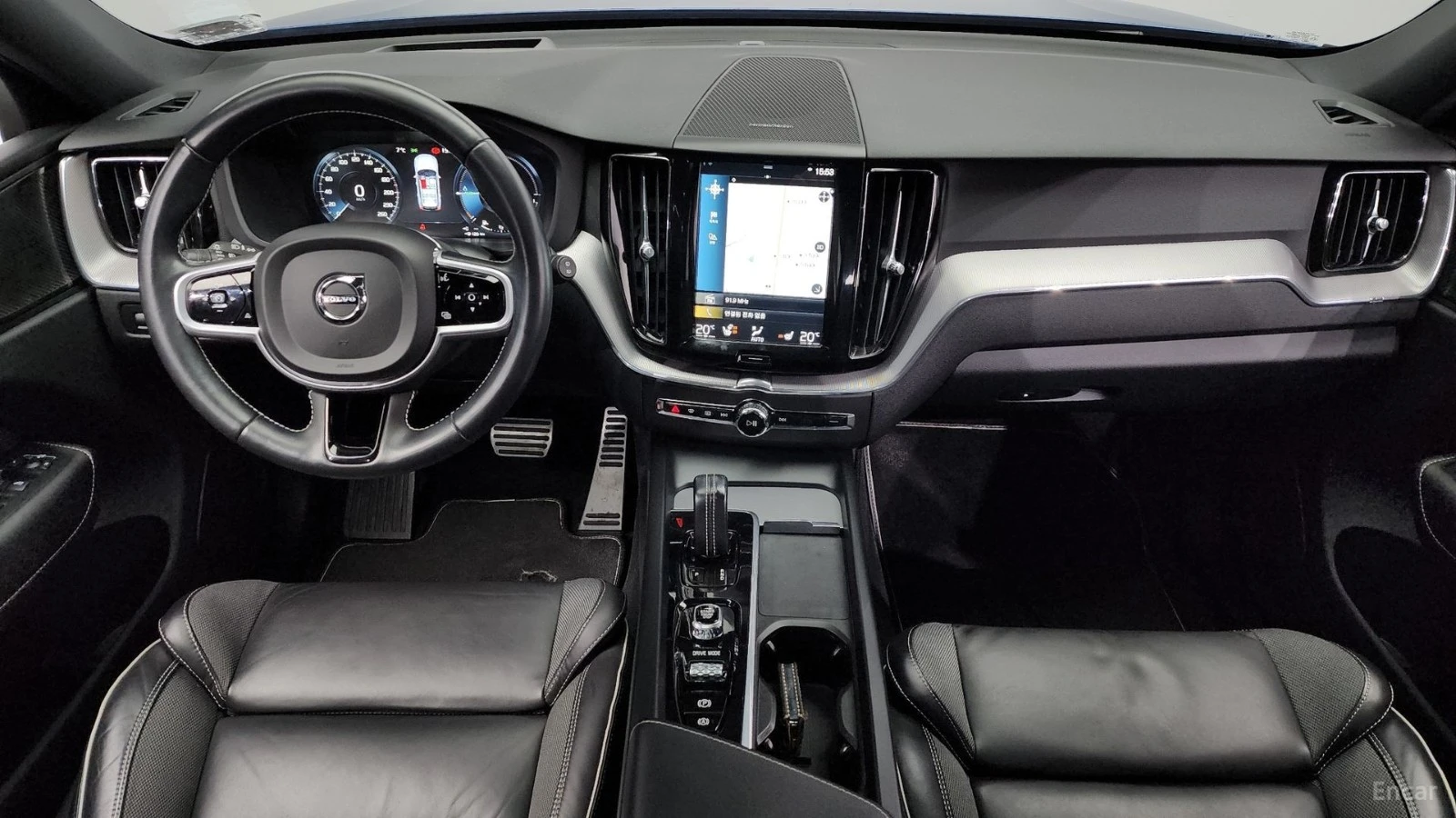 Volvo XC60 T8* R-Design* 360* HUD* HARMAN KARDON* PANO* ПОДГР, снимка 7 - Автомобили и джипове - 55529909