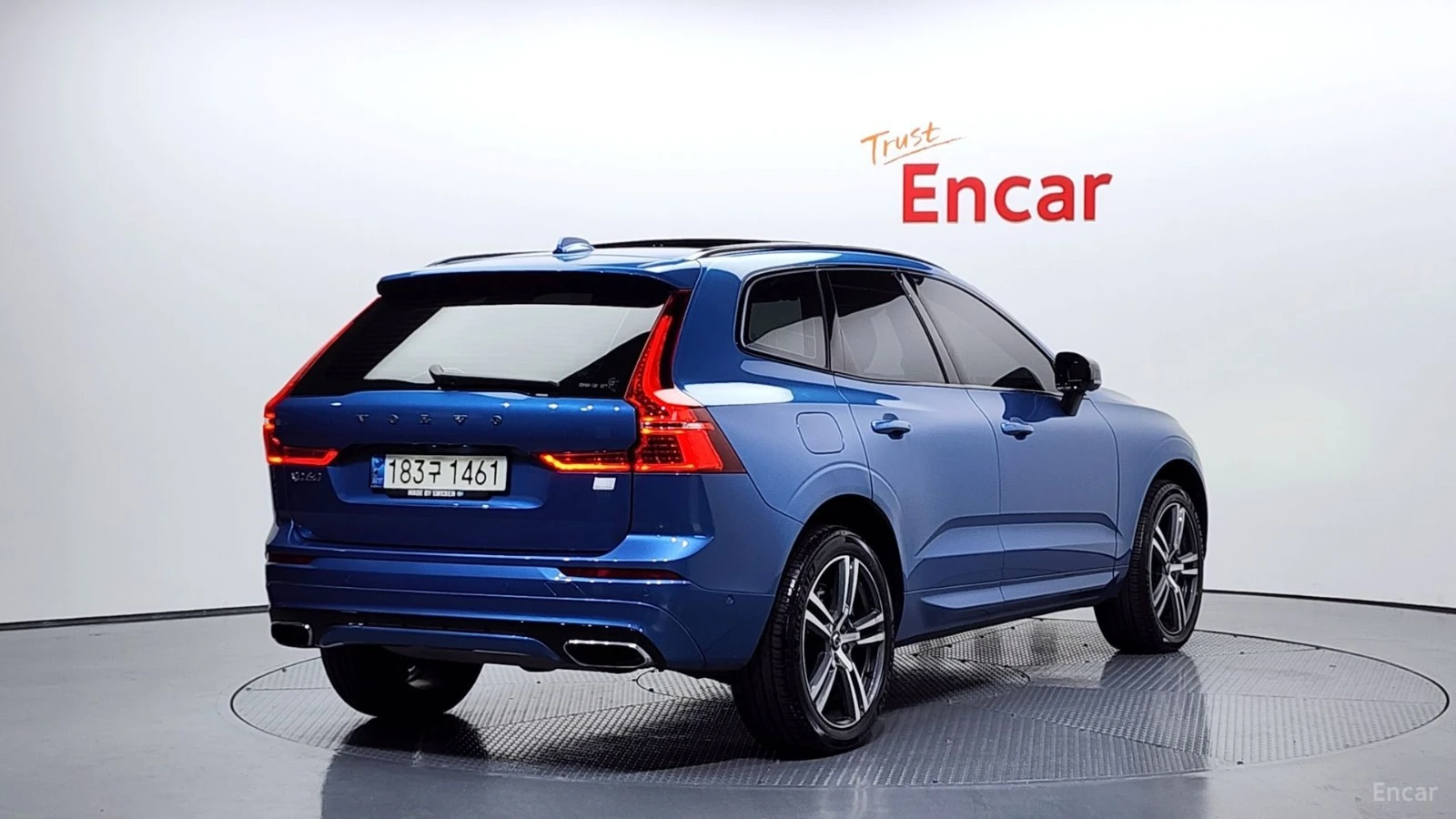 Volvo XC60 T8* R-Design* 360* HUD* HARMAN KARDON* PANO* ПОДГР, снимка 2 - Автомобили и джипове - 55529909