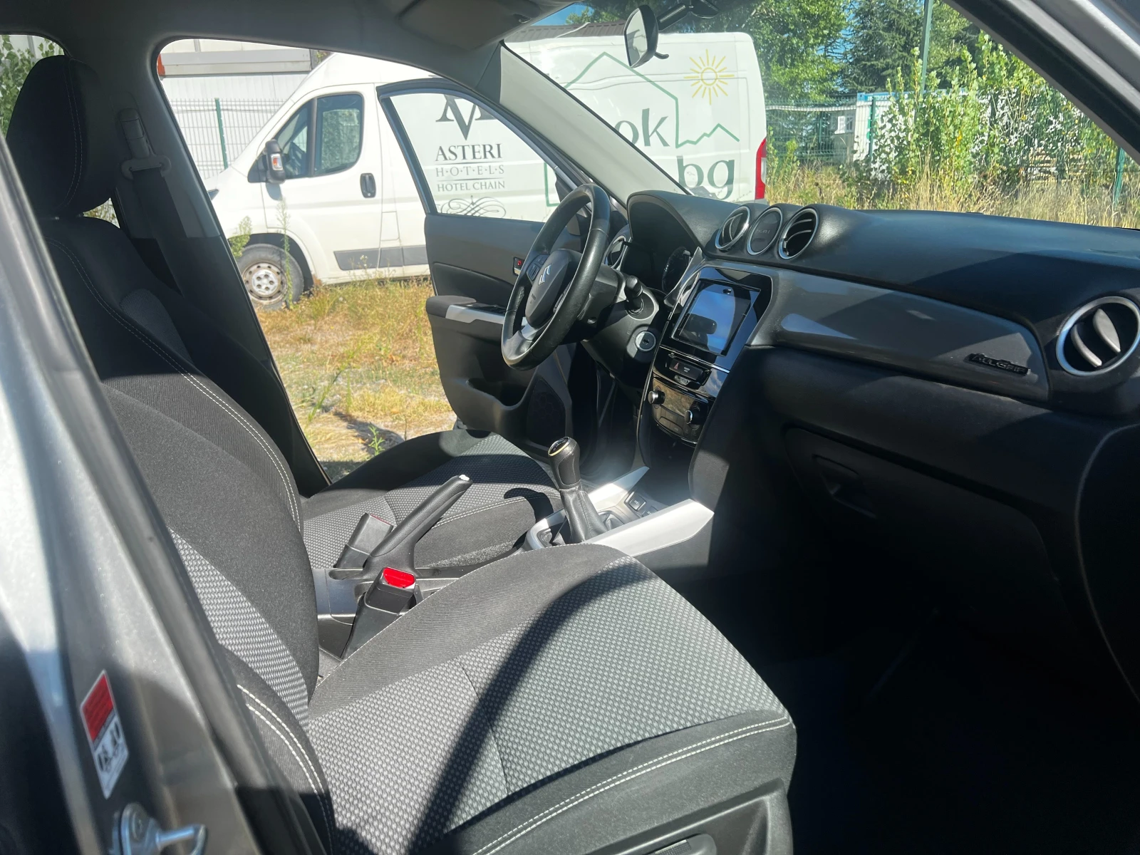Suzuki Vitara 1.6i 120kc 4x4, снимка 15 - Автомобили и джипове - 55796760