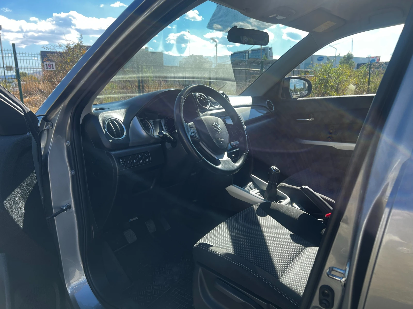 Suzuki Vitara 1.6i 120kc 4x4, снимка 9 - Автомобили и джипове - 55796760