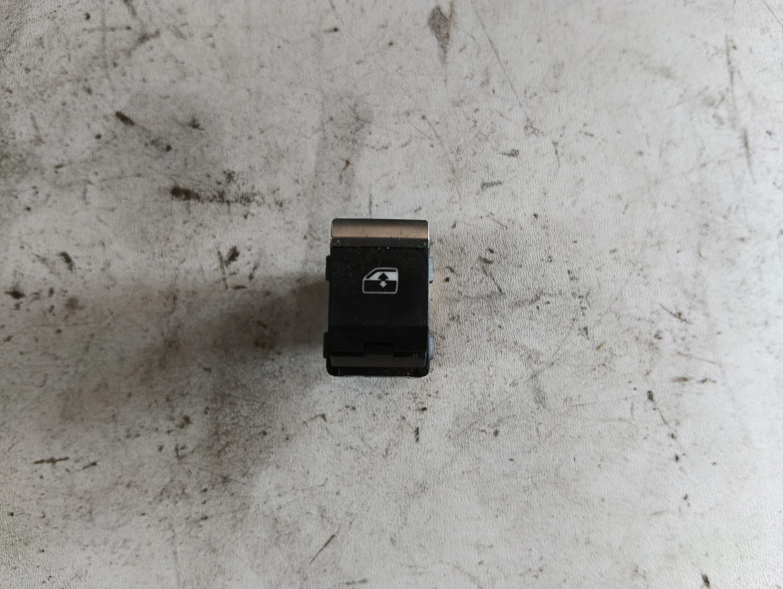 копче ел. стъкла 4M0959855 Audi A4
