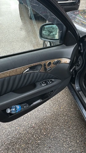 Mercedes-Benz E 320, снимка 9