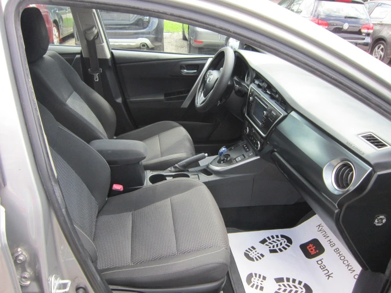 Toyota Auris 1.8 HYBRID/99ps, снимка 8 - Автомобили и джипове - 46096758