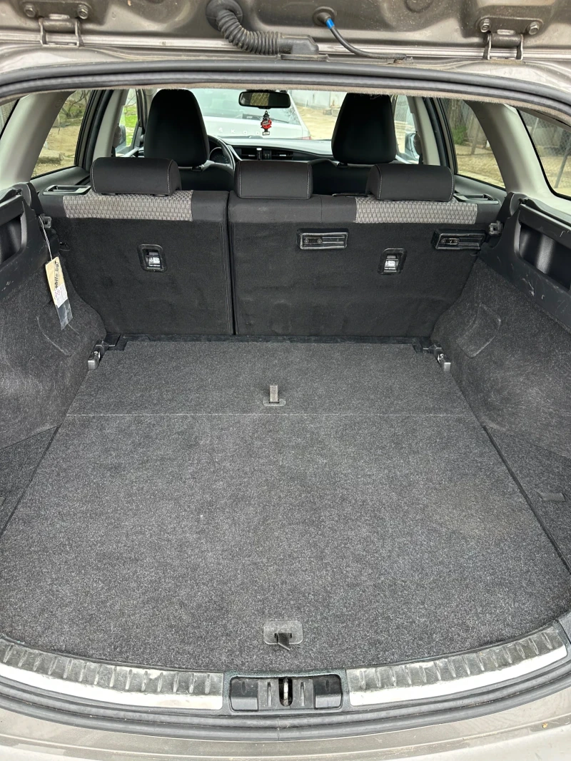 Toyota Auris, снимка 8 - Автомобили и джипове - 52197277