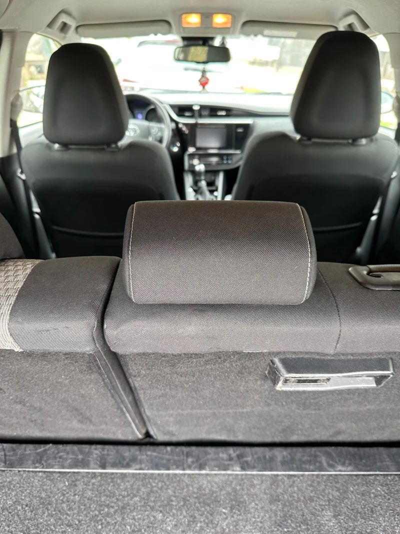 Toyota Auris, снимка 9 - Автомобили и джипове - 52197277