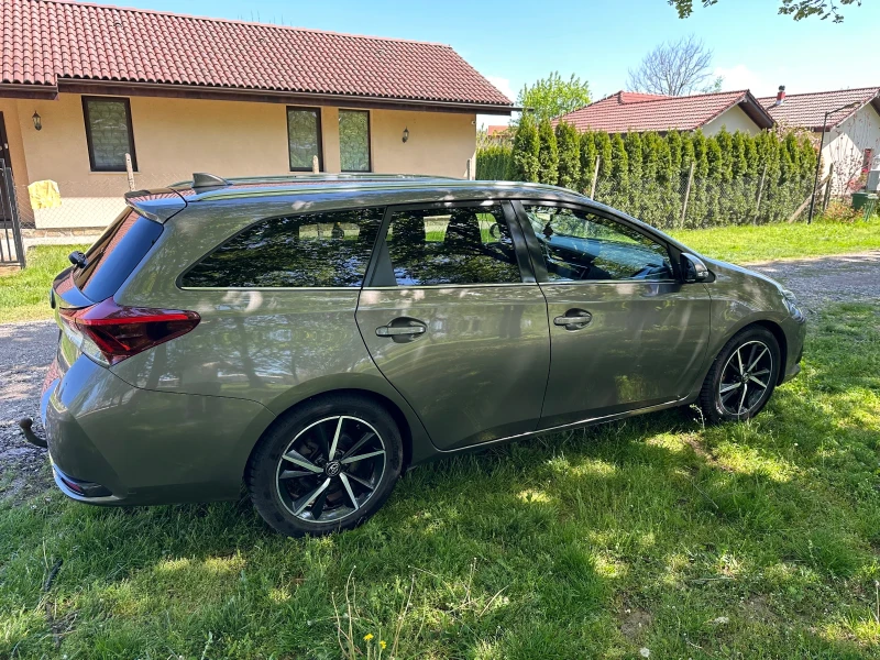 Toyota Auris, снимка 3 - Автомобили и джипове - 52197277