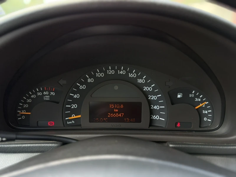 Mercedes-Benz C 180, снимка 10 - Автомобили и джипове - 52049719