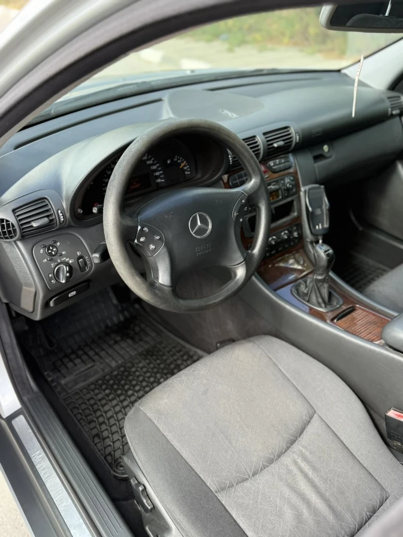 Mercedes-Benz C 180, снимка 11 - Автомобили и джипове - 52049719