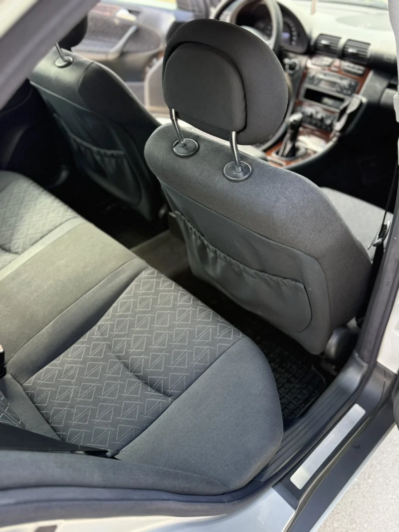 Mercedes-Benz C 180, снимка 9 - Автомобили и джипове - 52049719