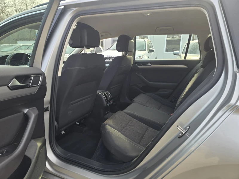 VW Passat Comfort line 6 скорости, снимка 11 - Автомобили и джипове - 52838272