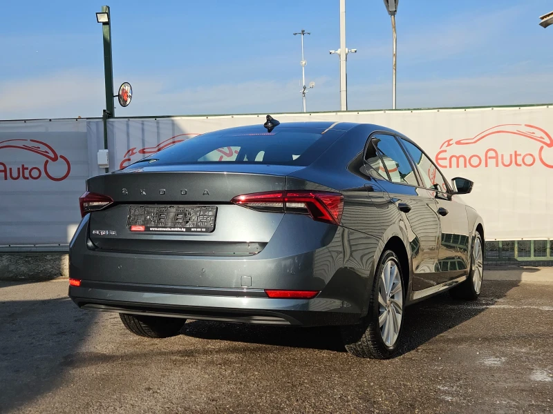 Skoda Octavia 2.0TDI/Executive/LED/DISTRONIC/CARPLAY/NAVI/БЛУТУТ, снимка 3 - Автомобили и джипове - 52848450