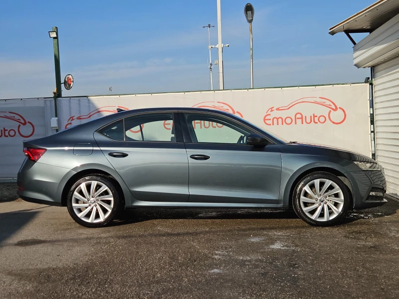 Skoda Octavia 2.0TDI/Executive/LED/DISTRONIC/CARPLAY/NAVI/БЛУТУТ, снимка 2 - Автомобили и джипове - 52848450