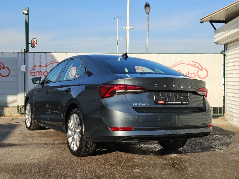 Skoda Octavia 2.0TDI/Executive/LED/DISTRONIC/CARPLAY/NAVI/БЛУТУТ, снимка 5 - Автомобили и джипове - 52848450