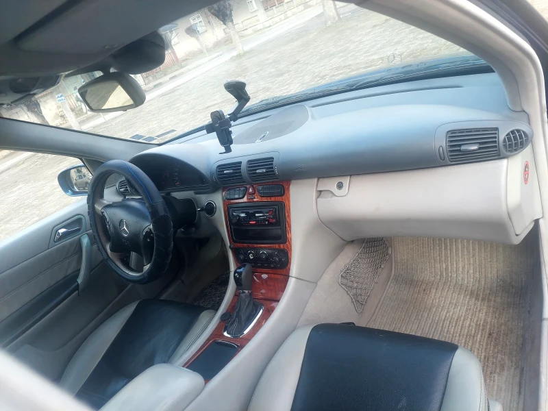 Mercedes-Benz C 220, снимка 11 - Автомобили и джипове - 53432520