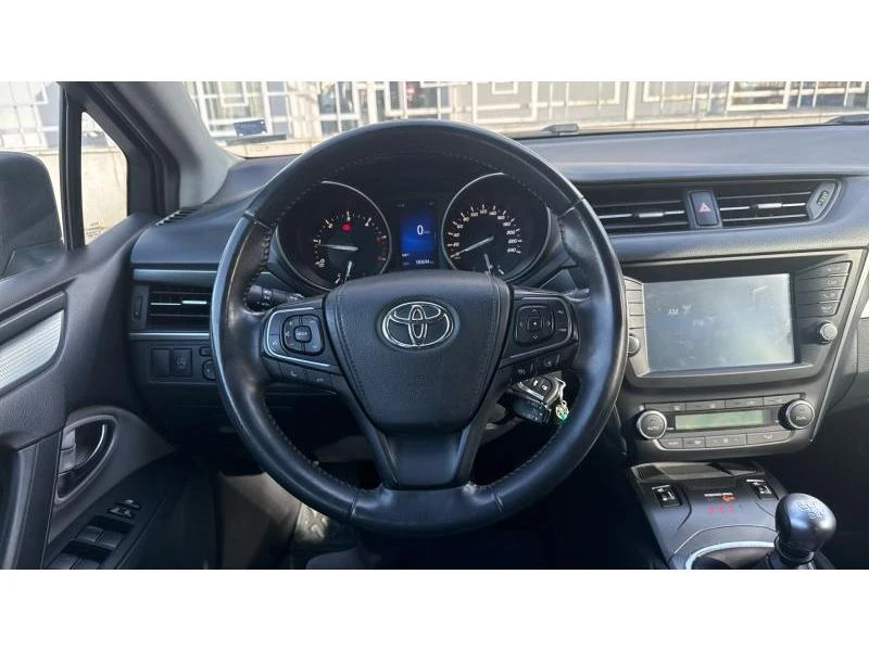 Toyota Avensis 2.0D Executive, снимка 9 - Автомобили и джипове - 48403896