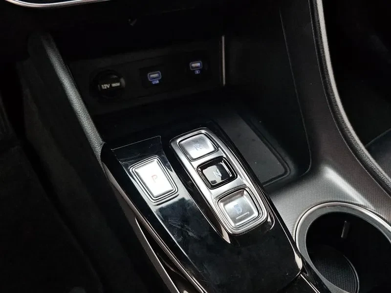 Hyundai Sonata 2.0 Lpg Style, снимка 9 - Автомобили и джипове - 56163545