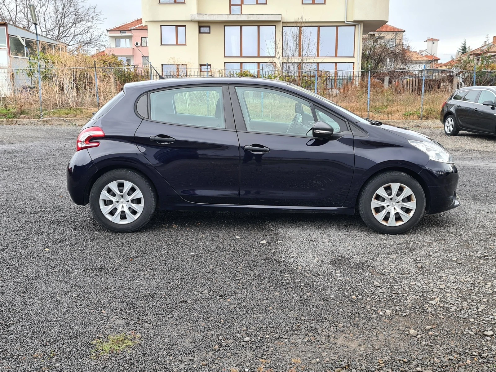 Peugeot 208 1.0  - изображение 3