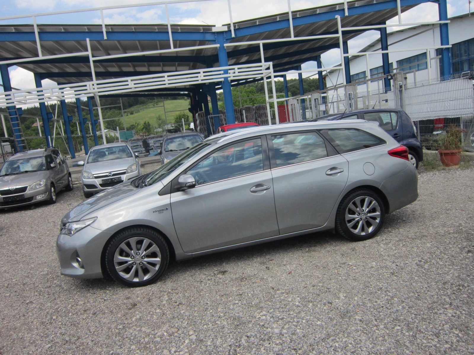 Toyota Auris 1.8 HYBRID/99ps - изображение 3