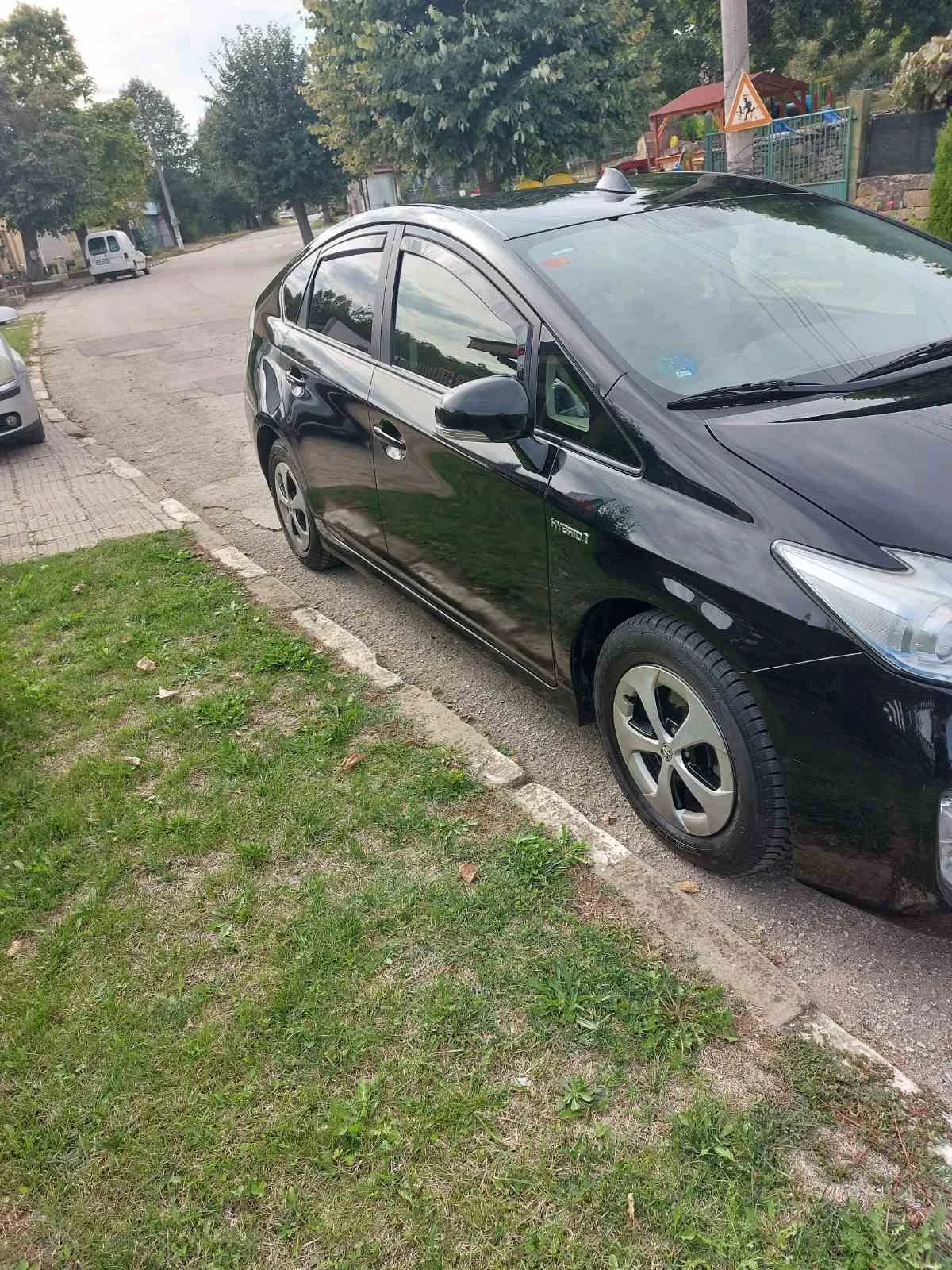 Toyota Prius Hybrid 1.8 - изображение 2