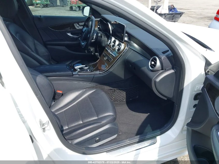 Mercedes-Benz C 300 LUXURY/BURMESTER/ПОДГРЕВИ/ПАНОРАМА - изображение 8