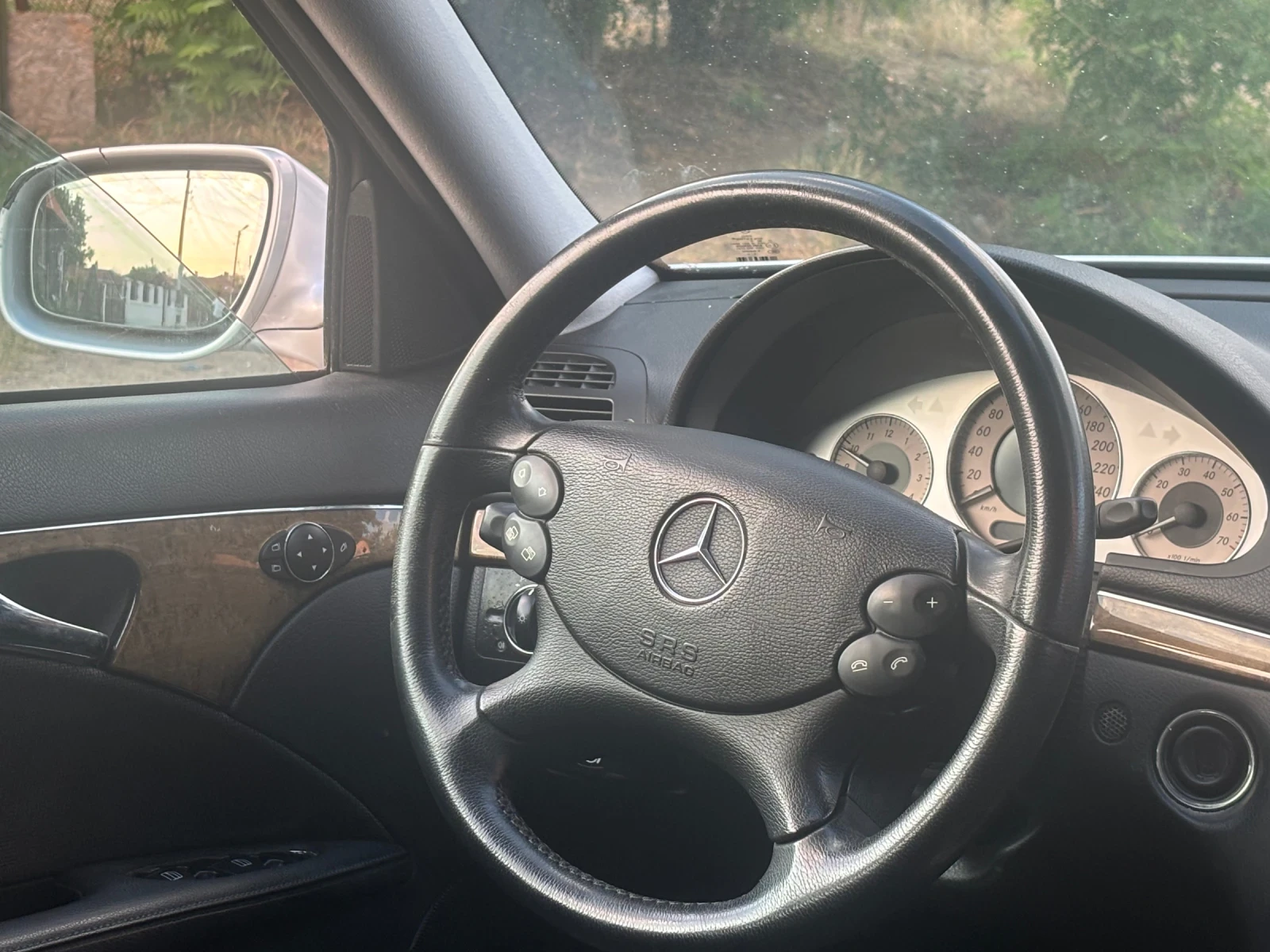 Mercedes-Benz E 200  - изображение 7