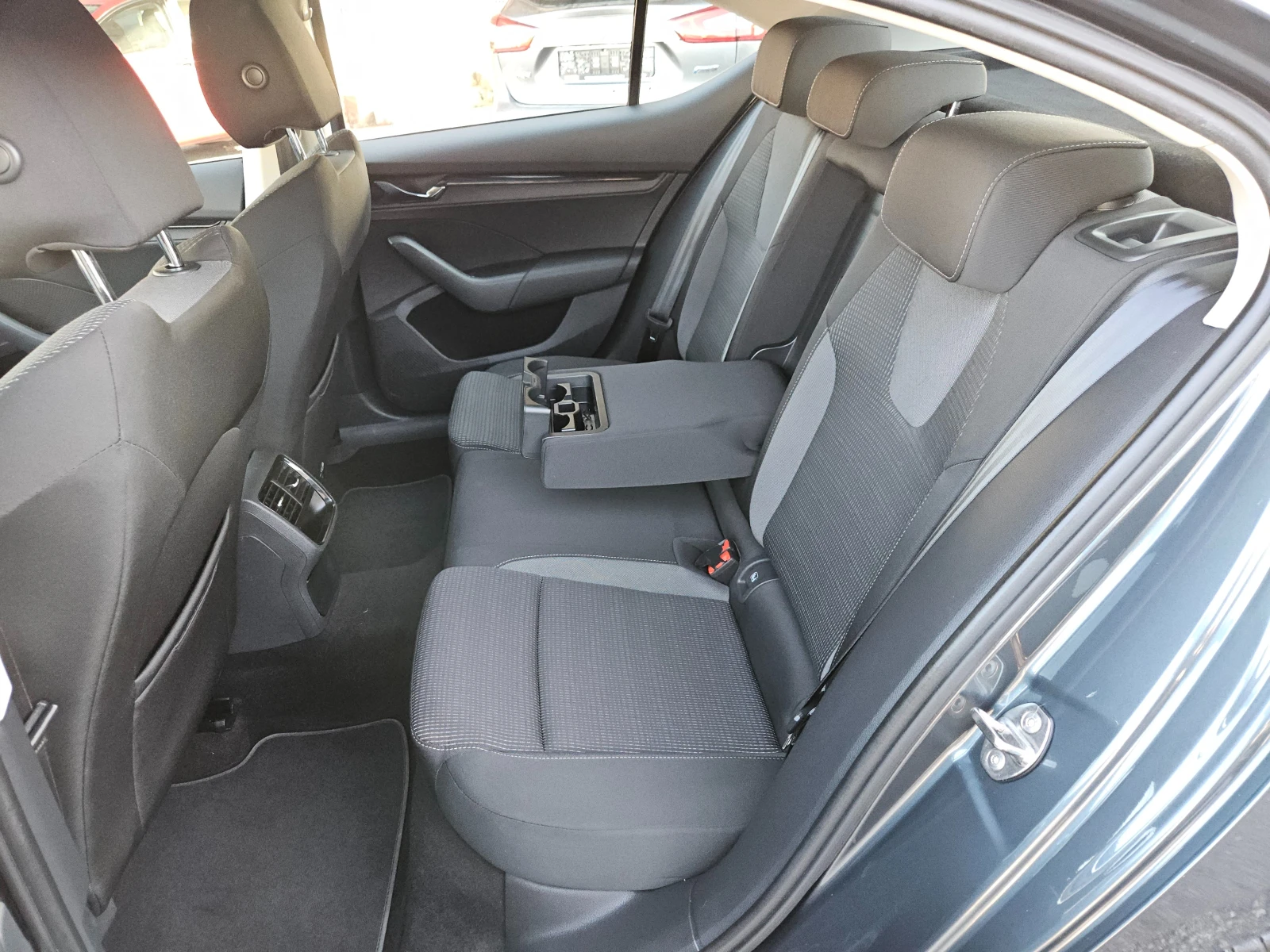 Skoda Octavia 2.0TDI/Executive/LED/DISTRONIC/CARPLAY/NAVI/������ | Mobile.bg � ����������� 16