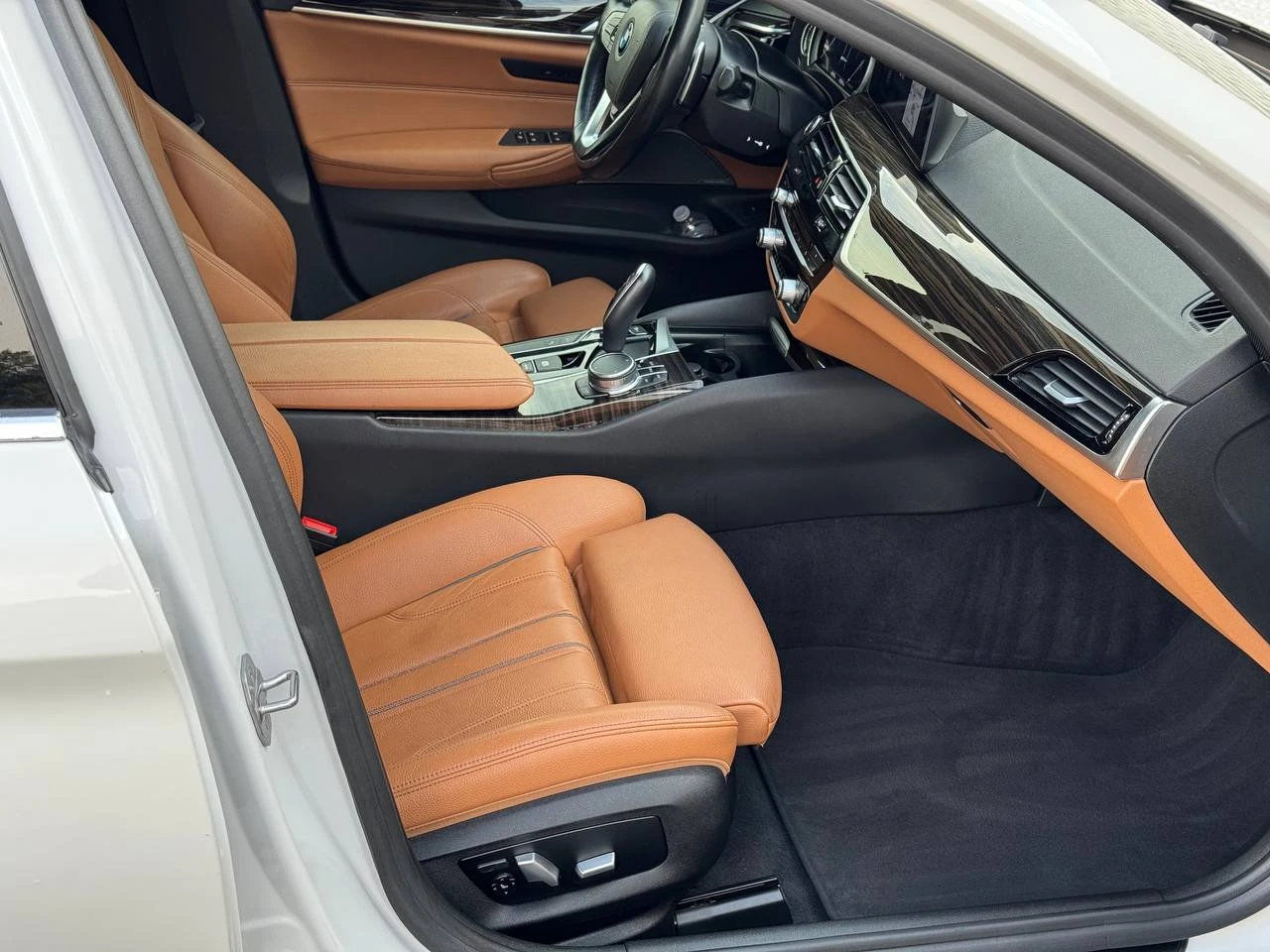 BMW 530E HUD* HARMAN KARDON* AMBIENT* LANE* BLIND SPOT*  | Mobile.bg � ����������� 14