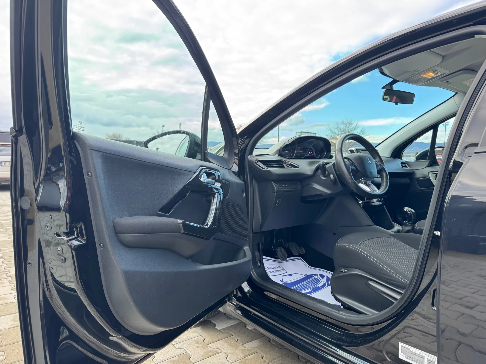 Peugeot 208 1.6BLUE HDI EURO-6 - изображение 9