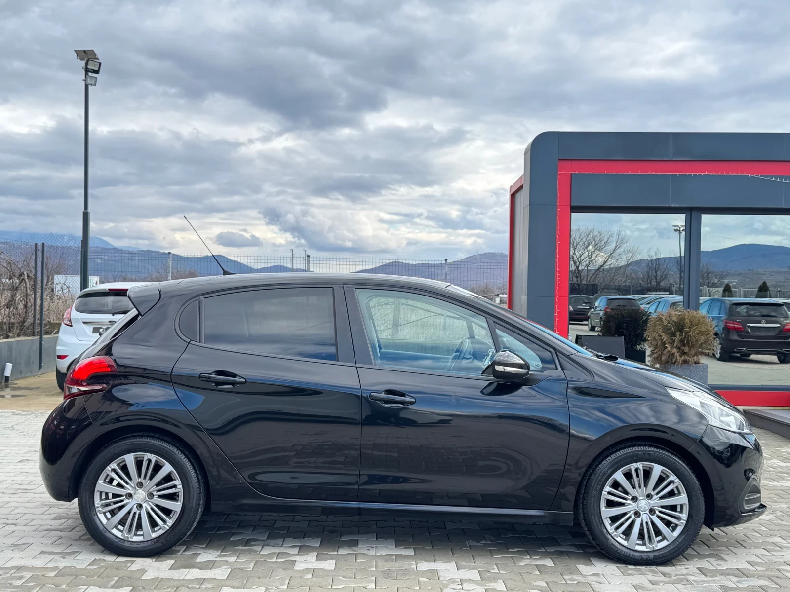 Peugeot 208 1.6BLUE HDI EURO-6 - изображение 6