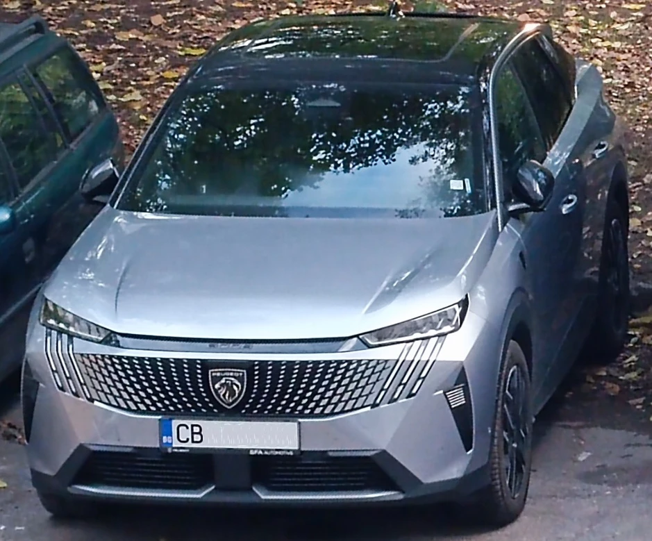 Peugeot 3008 GT 1.2 145 HYBRID 48V e-DCS6 PANORAMA, снимка 8 - Автомобили и джипове - 54329934