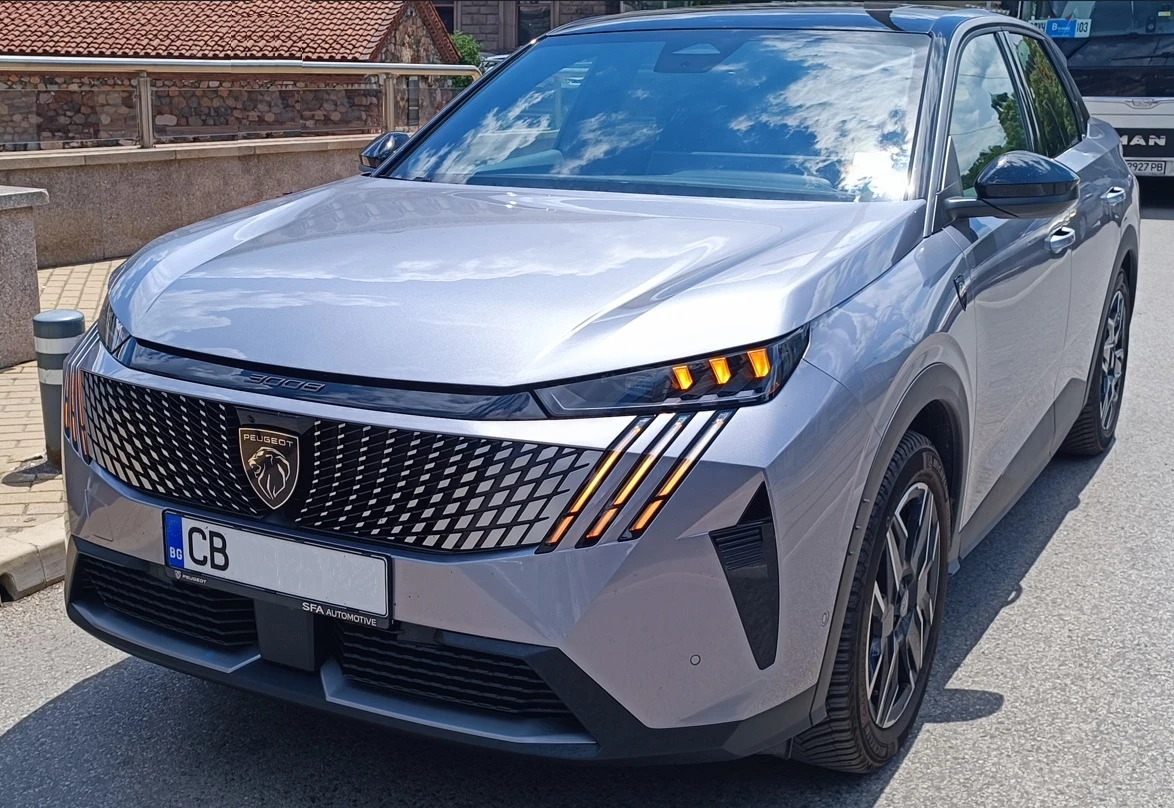 Peugeot 3008 GT 1.2 145 HYBRID 48V e-DCS6 PANORAMA, снимка 5 - Автомобили и джипове - 54329934