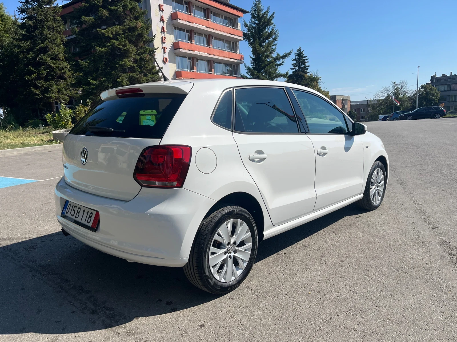 VW Polo 1.6tdi* 90кс* Life, снимка 4 - Автомобили и джипове - 54596945