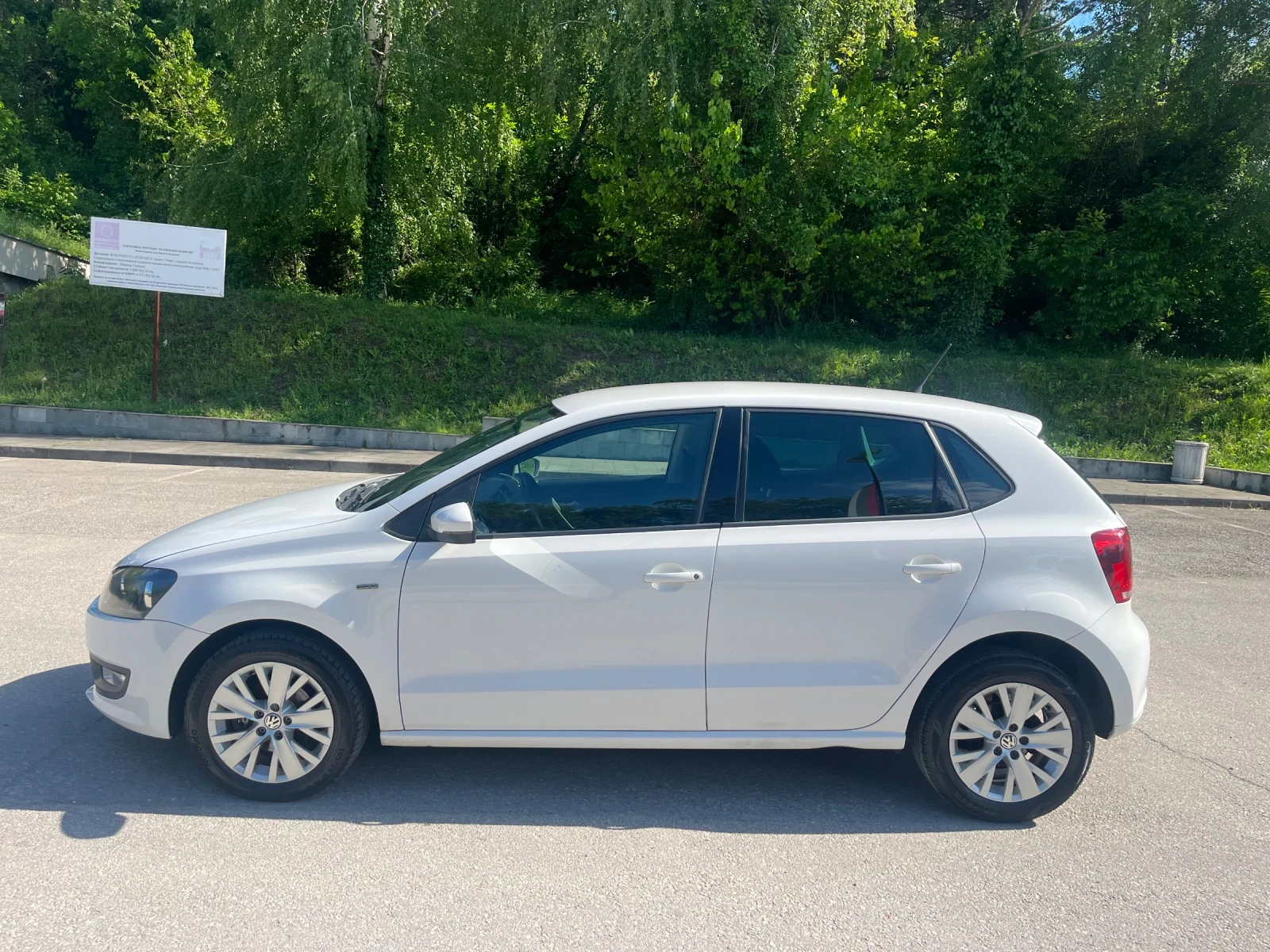 VW Polo 1.6tdi* 90кс* Life, снимка 7 - Автомобили и джипове - 54596945