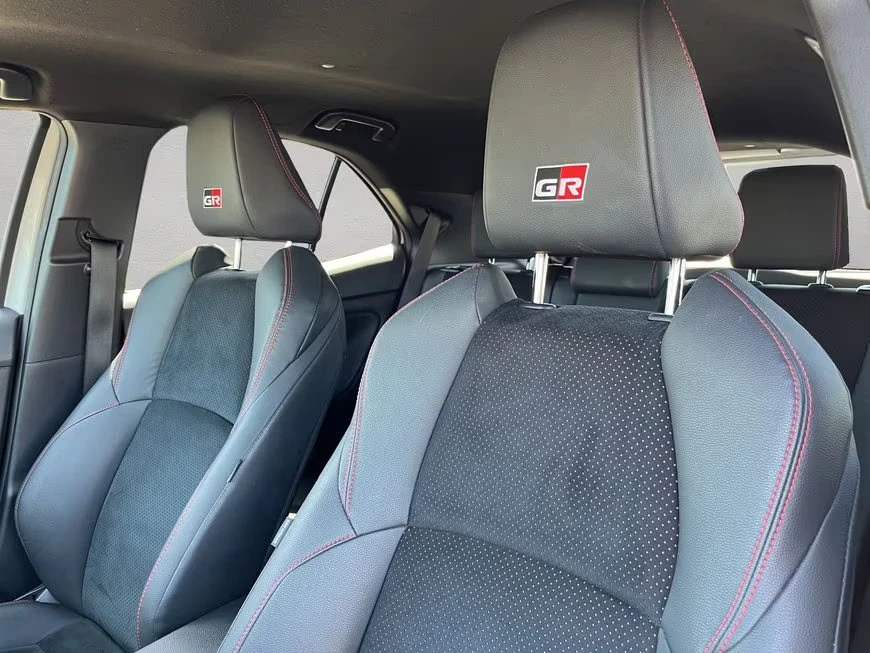 Toyota Yaris Cross HEV/116HP/GR-SPORT/CAM/CPLAY/LED/NAVI/334q, снимка 8 - Автомобили и джипове - 54629430