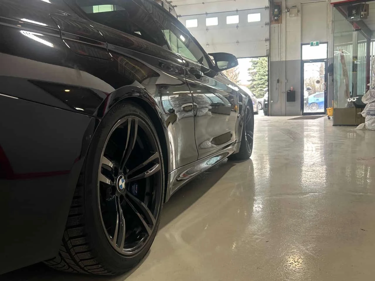 BMW M4 * КАРБОН* HEAD UP DISPLAY* ПОДГРЕВИ* КАМЕРА*   , снимка 13 - Автомобили и джипове - 54635572