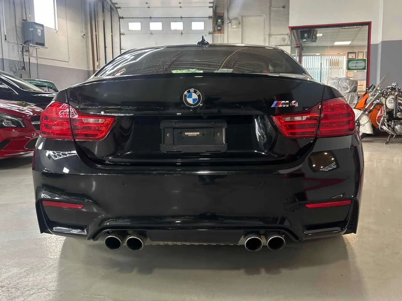 BMW M4 * КАРБОН* HEAD UP DISPLAY* ПОДГРЕВИ* КАМЕРА*   , снимка 5 - Автомобили и джипове - 54635572