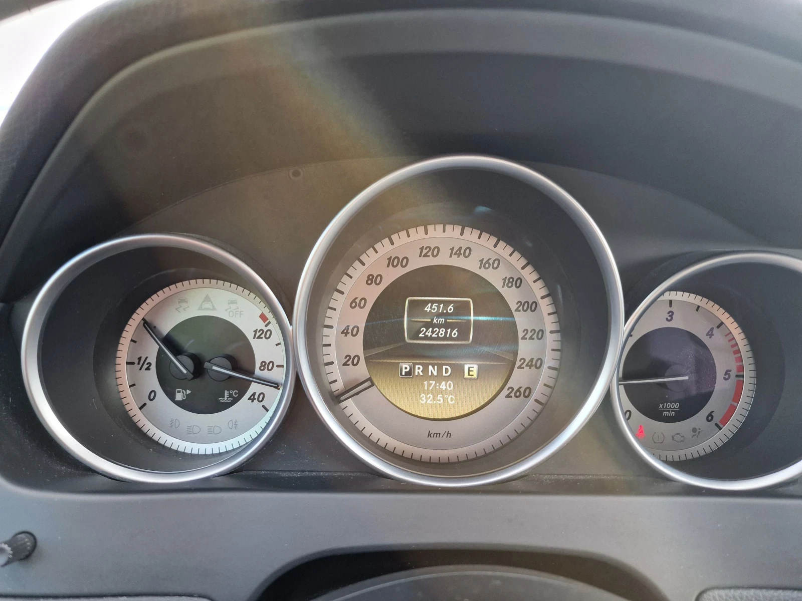 Mercedes-Benz C 220, снимка 8 - Автомобили и джипове - 54839728