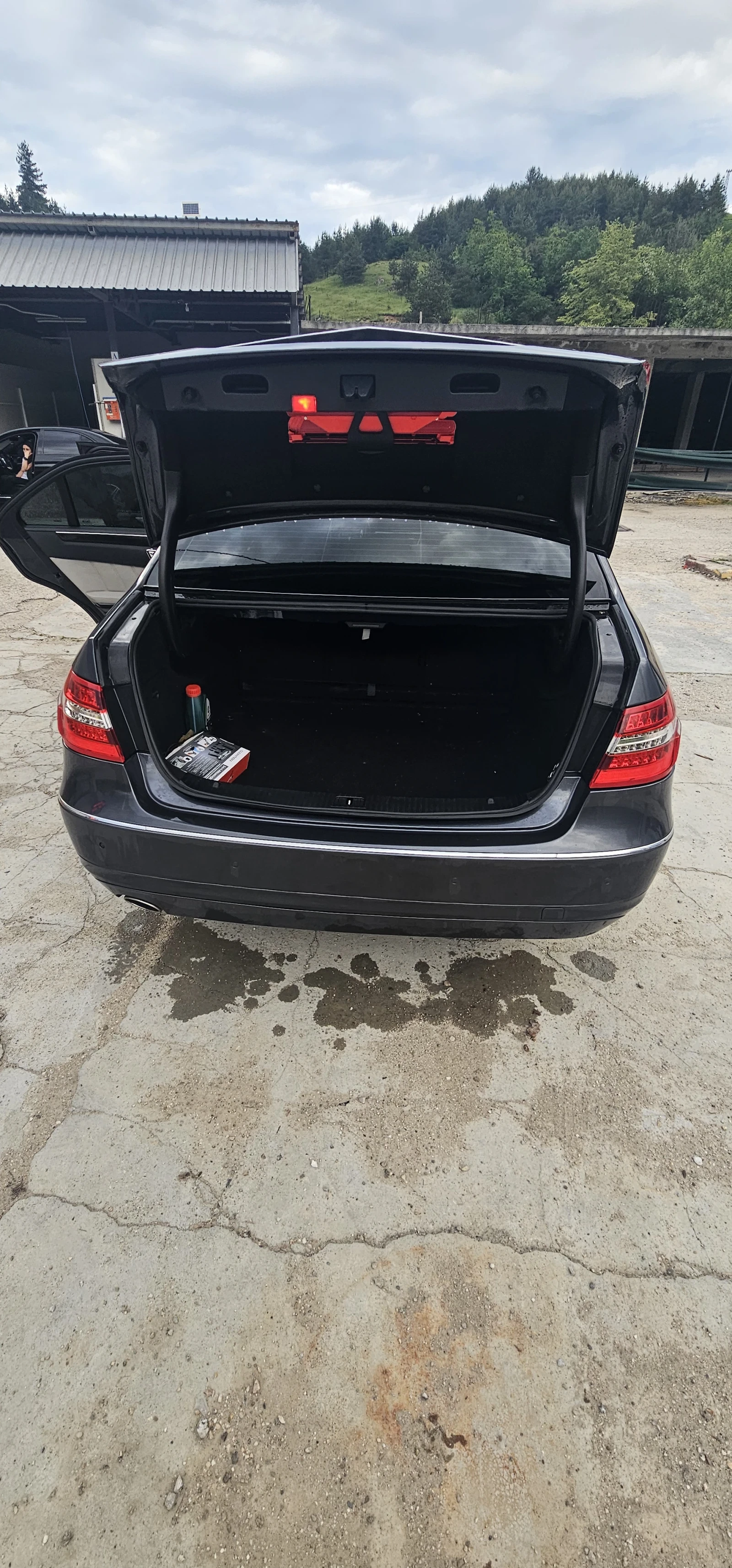 Mercedes-Benz E 200, снимка 7 - Автомобили и джипове - 54934053